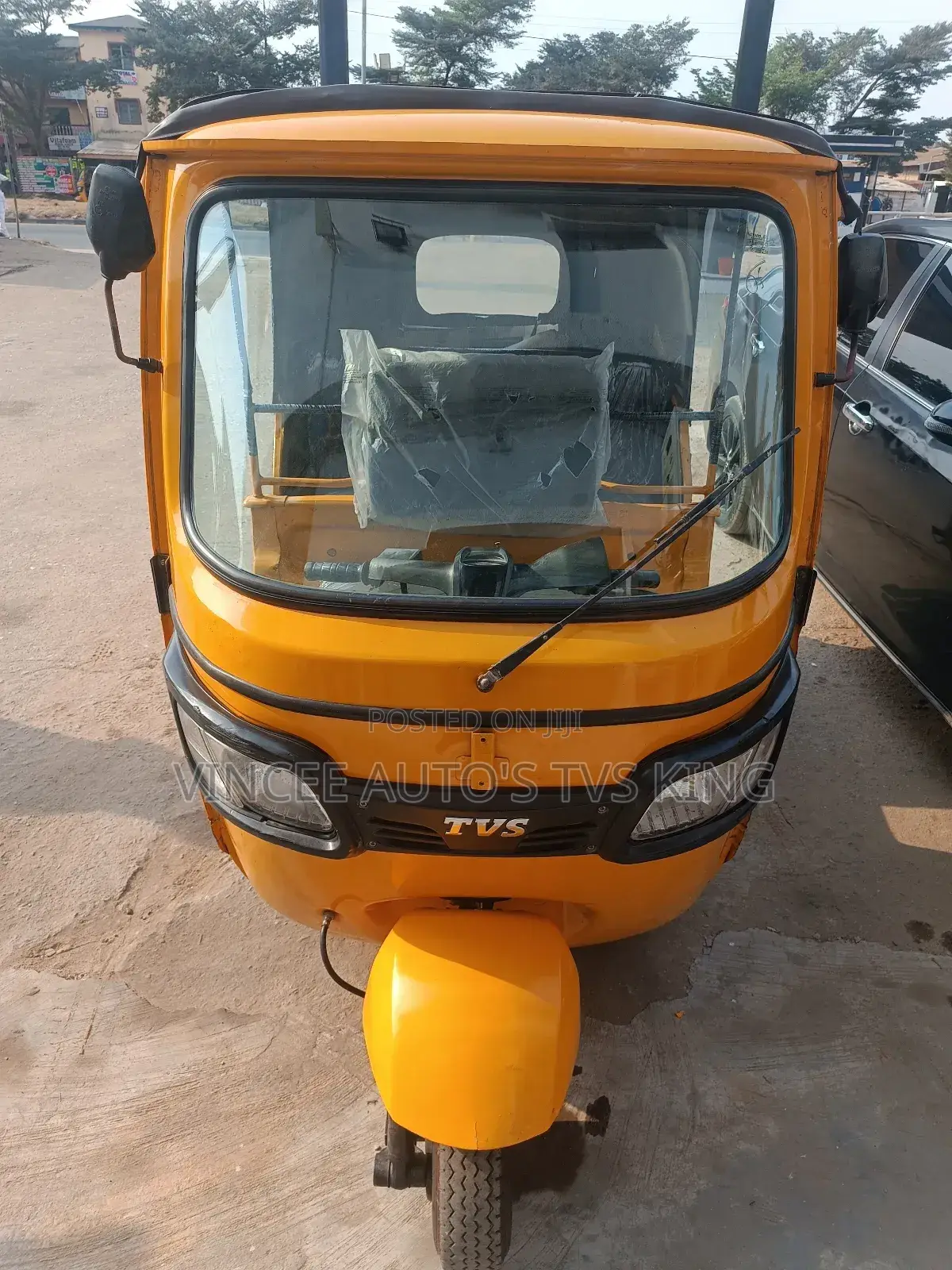 TVS King Cargo 2022 Yellow