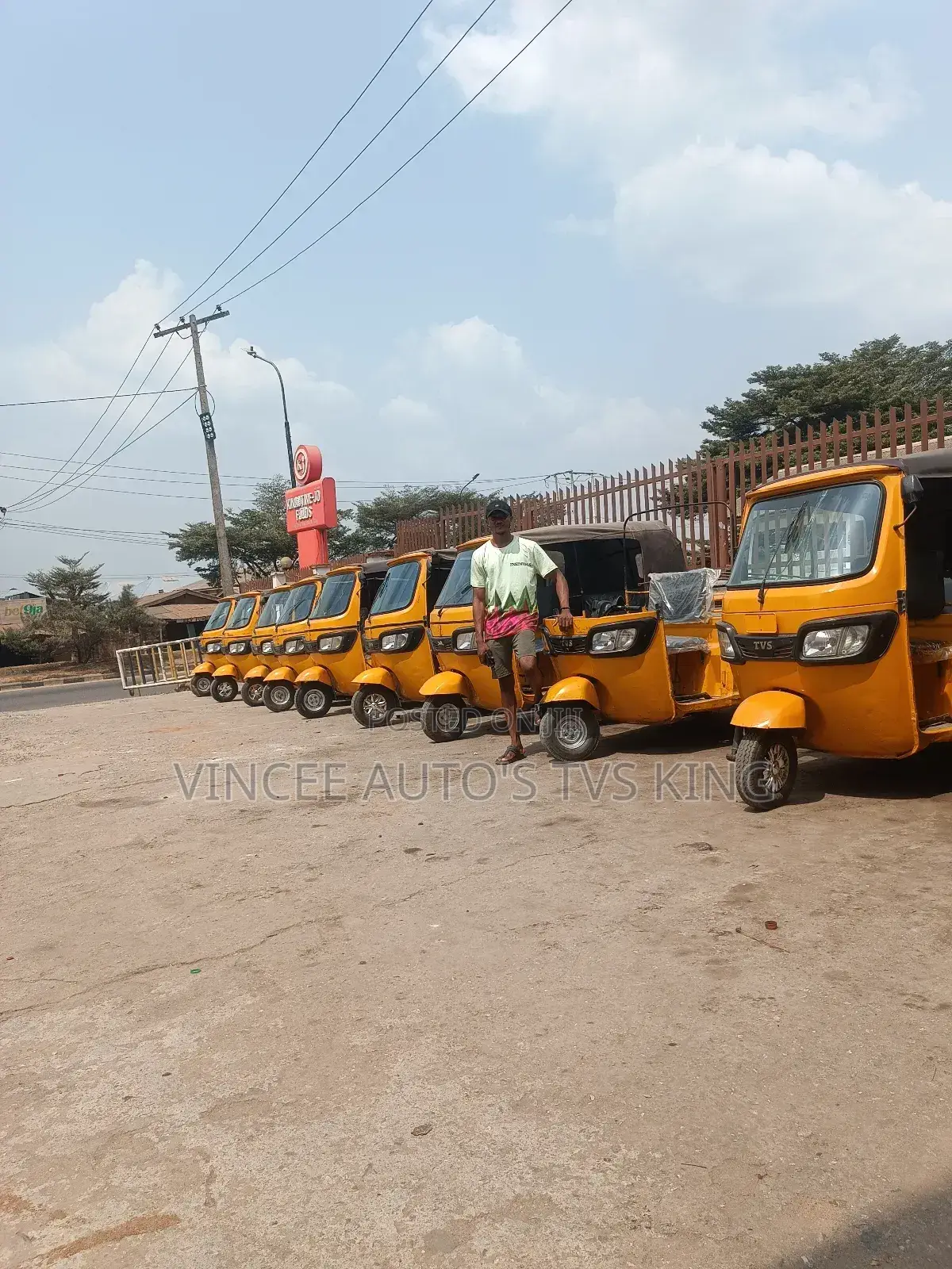 TVS King Cargo 2022 Yellow