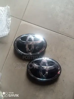 Toyota Front Logo Glass