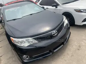 Toyota Camry SE Sport 4dr Sedan (2.5L 4cyl 6A) 2014 Gray