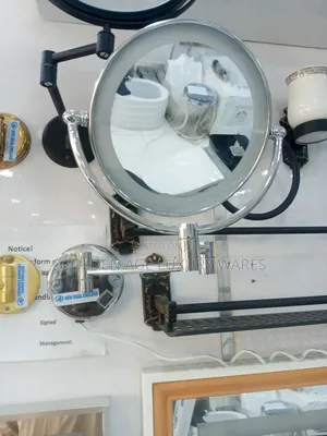 Magnifying Mirror With Light