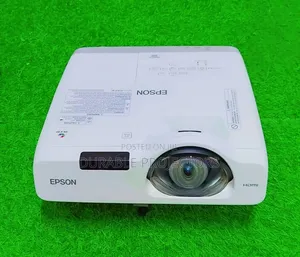 Short Throw Projector for Classrooms , Conference Room