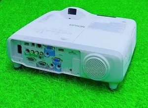 Short Throw Projector for Classrooms , Conference Room