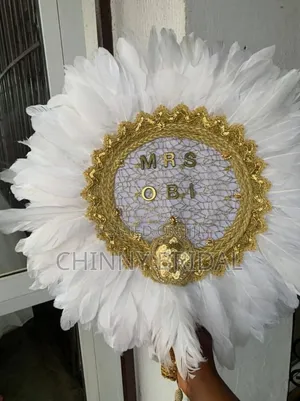 Round Shape Feather Hand Fan