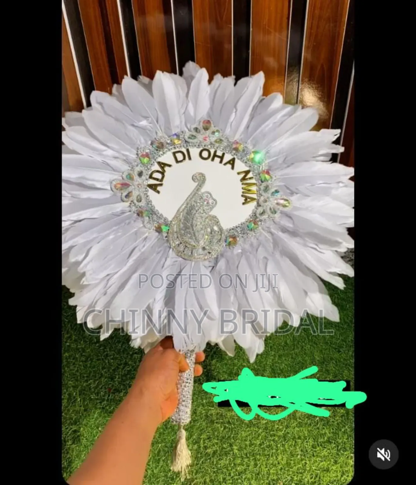 Round Shape Feather Hand Fan