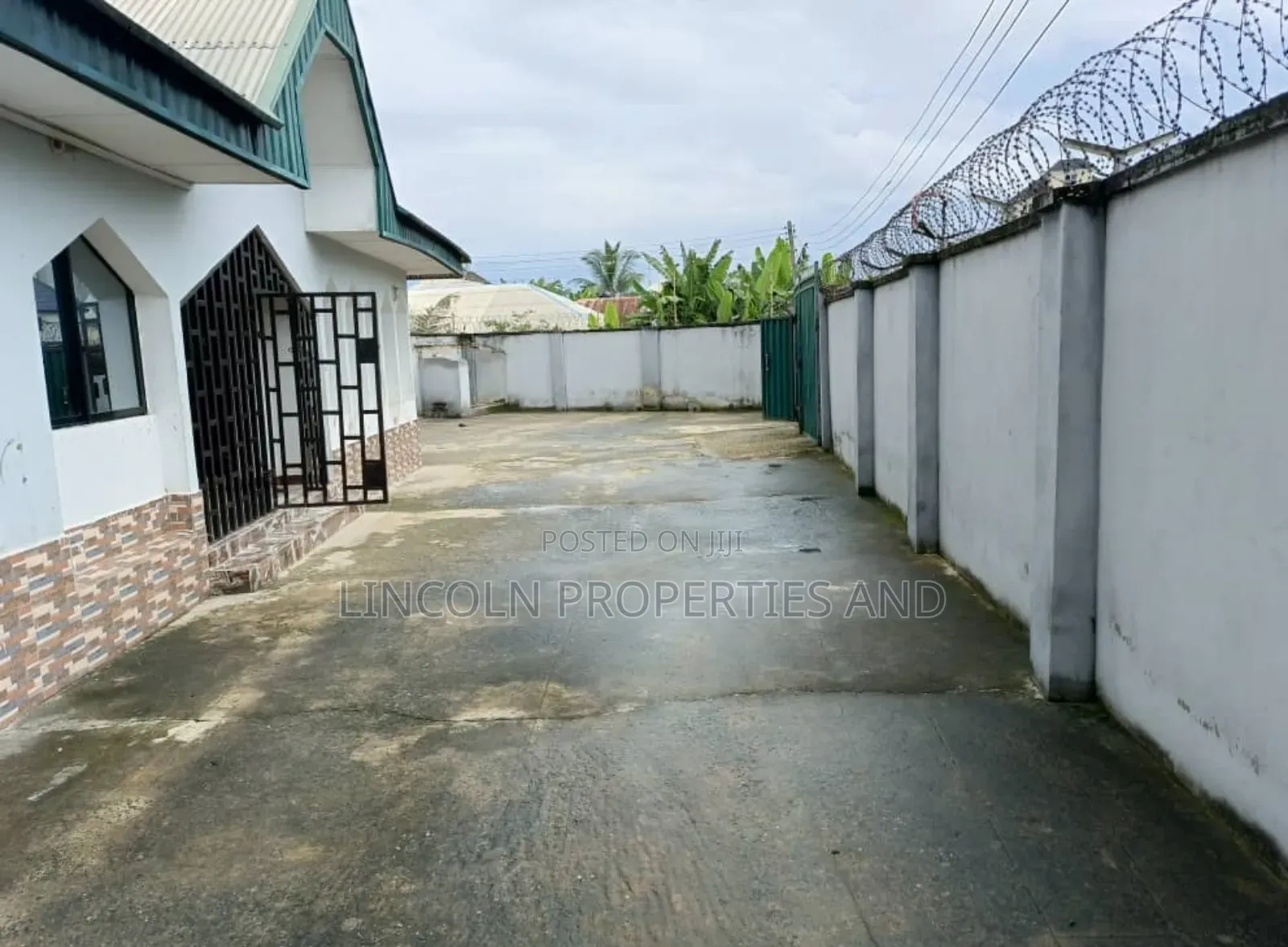 4bdrm Bungalow in Osongama Estate Uyo for sale