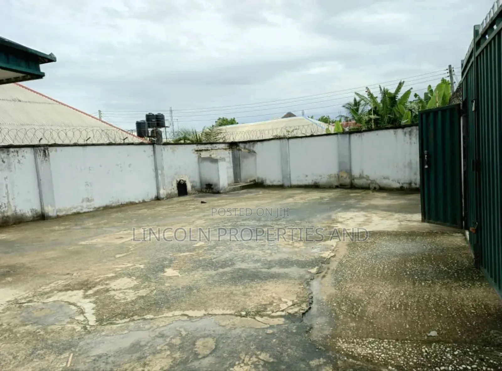 4bdrm Bungalow in Osongama Estate Uyo for sale
