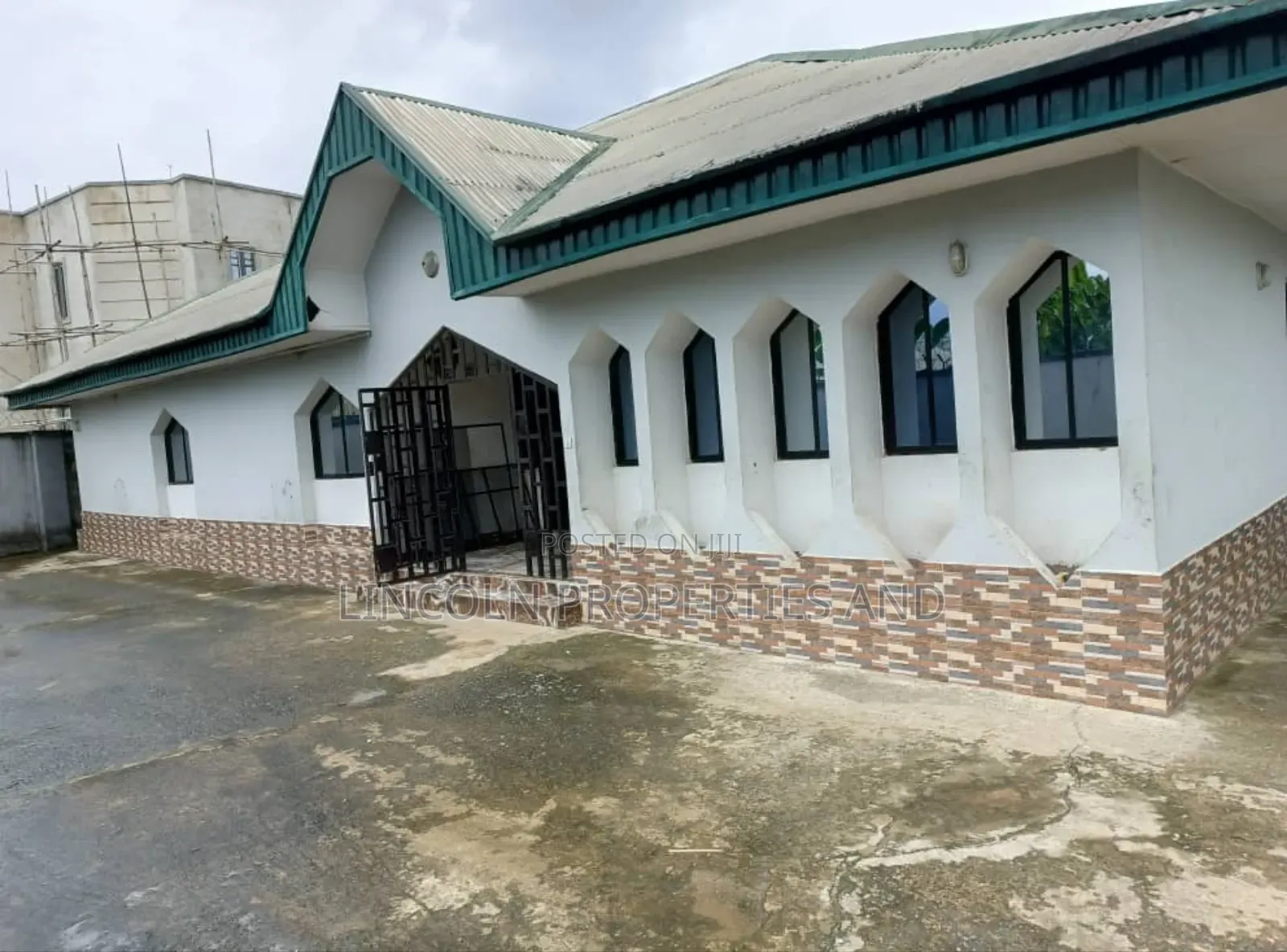 4bdrm Bungalow in Osongama Estate Uyo for sale