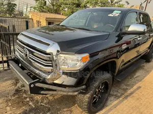 Toyota Tundra 2016 Black