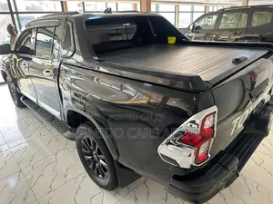 Photo - Toyota Hilux 2021 Black