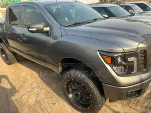 Nissan Titan 2018 Gray
