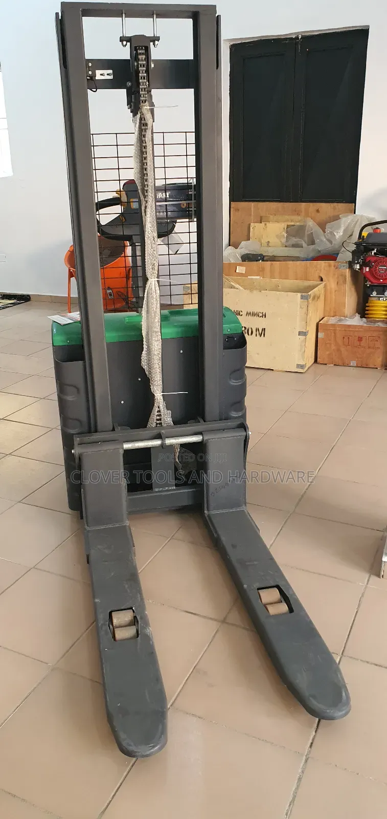 Electric Walkie Stacker
/ Forklift 2T