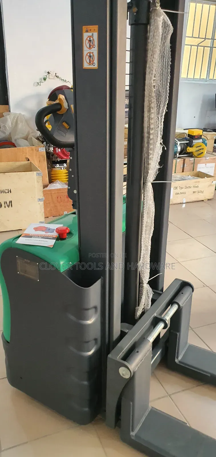 Electric Walkie Stacker
/ Forklift 2T