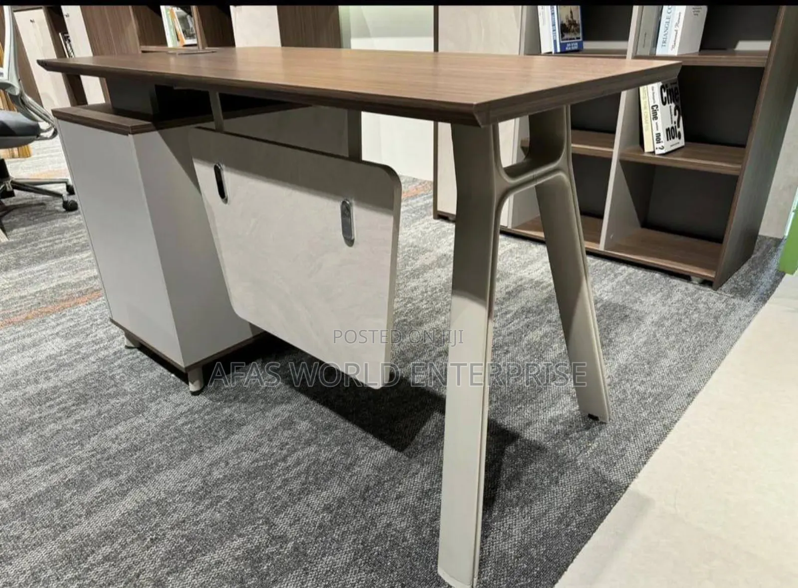 Amazing 1.4 Desk/Table for Office Use