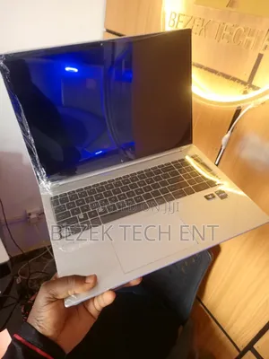 New Laptop HP EliteBook 860 G9 32GB Intel Core I7 SSD 1T