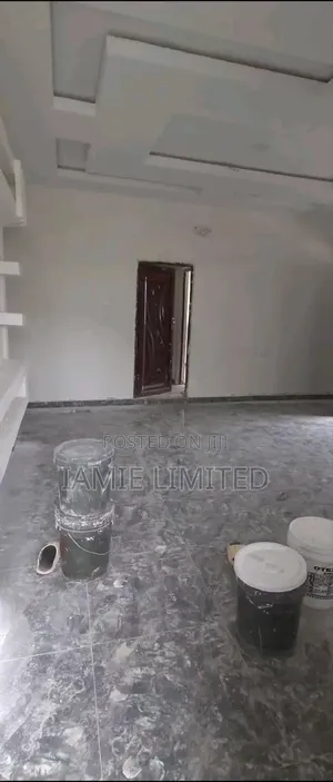 2bdrm Block of Flats in Nigercat, Warri for rent