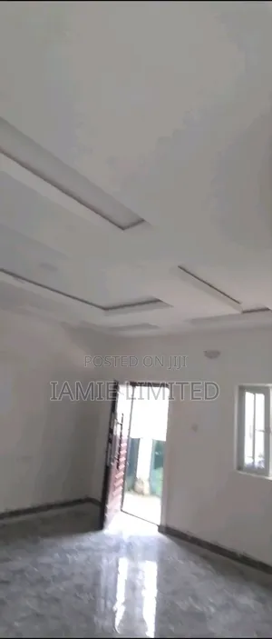 2bdrm Block of Flats in Nigercat, Warri for rent