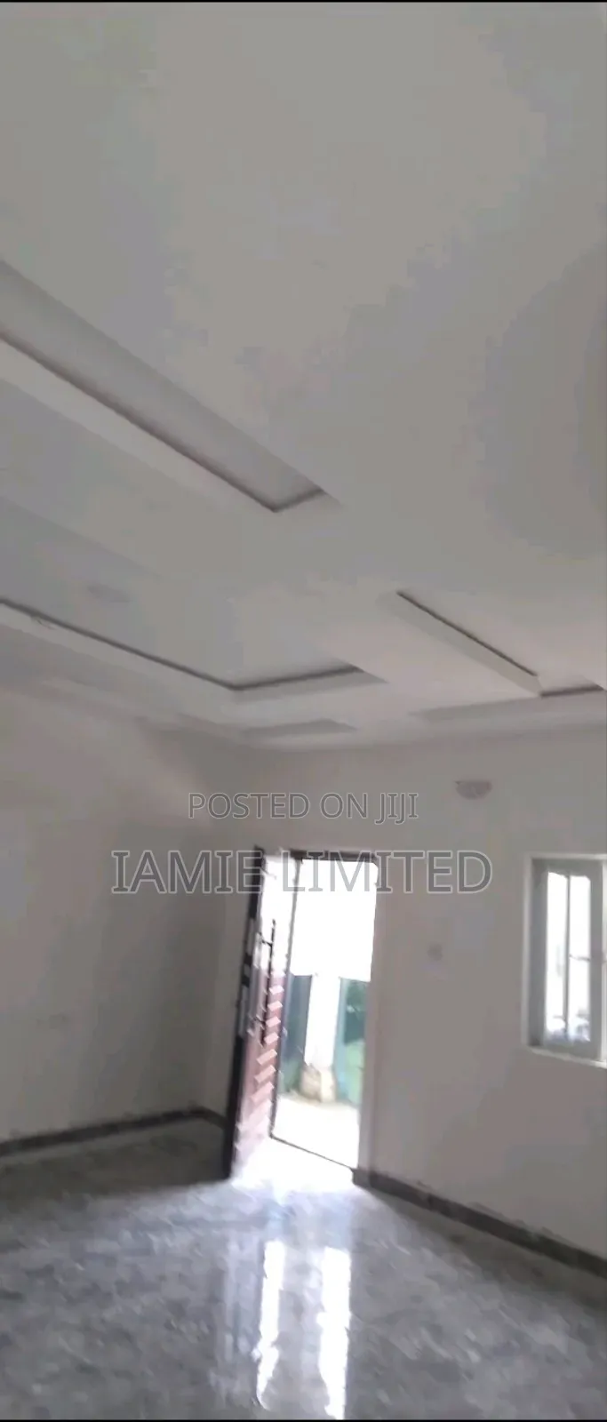 2bdrm Block of Flats in Nigercat, Warri for rent