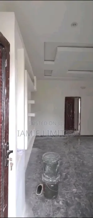 2bdrm Block of Flats in Nigercat, Warri for rent