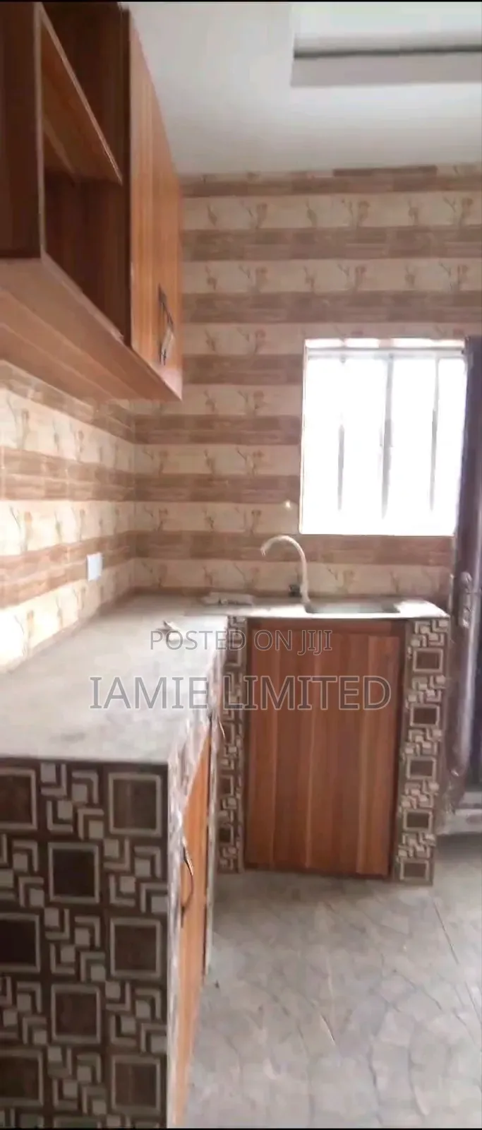 2bdrm Block of Flats in Nigercat, Warri for rent