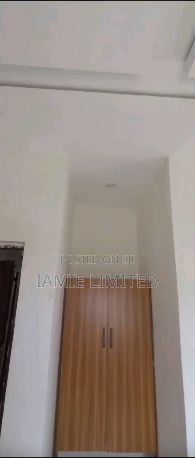 2bdrm Block of Flats in Nigercat, Warri for rent