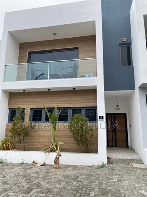 Photo - 4bdrm Duplex in Urban Prime 1 Estate for sale