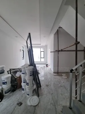 4bdrm Duplex in Lekki Phase 1 for rent