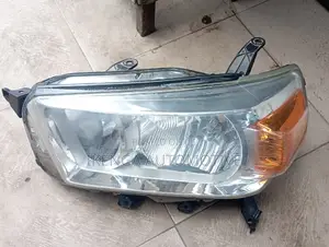 Headlight Toyota 4runner 2010