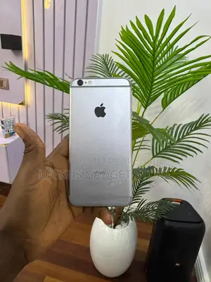 Photo - Apple iPhone 6 Plus 16 GB Silver