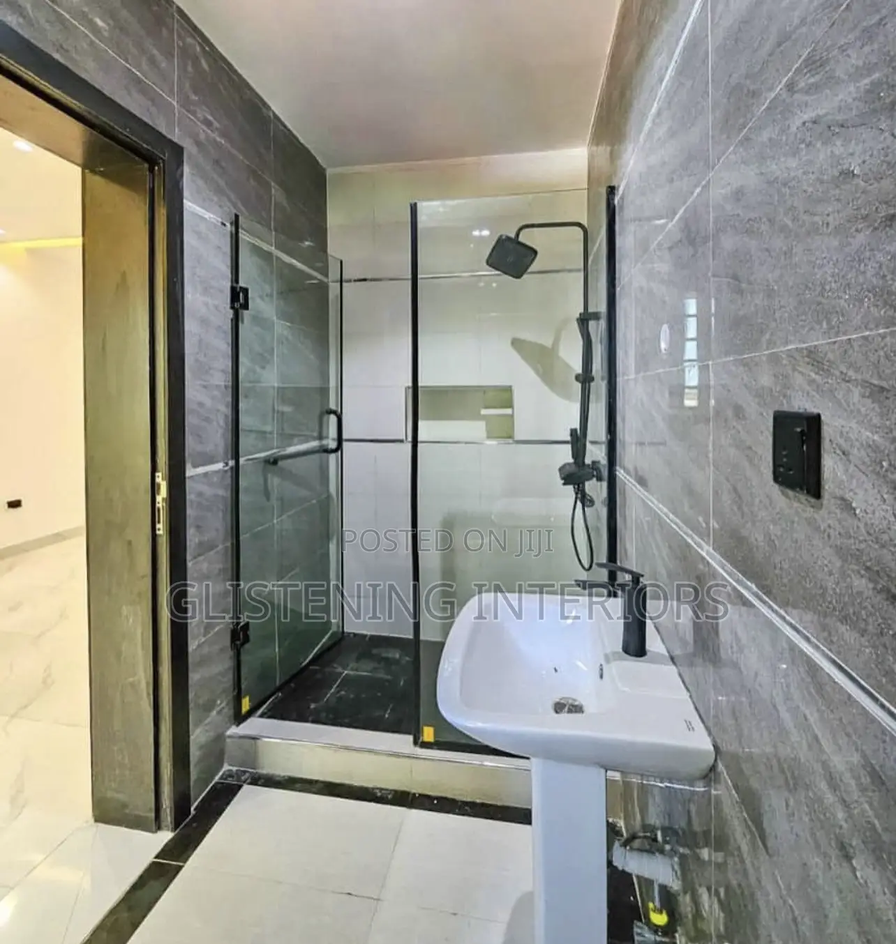 Shower Luxury Cubicle With Black Accessories