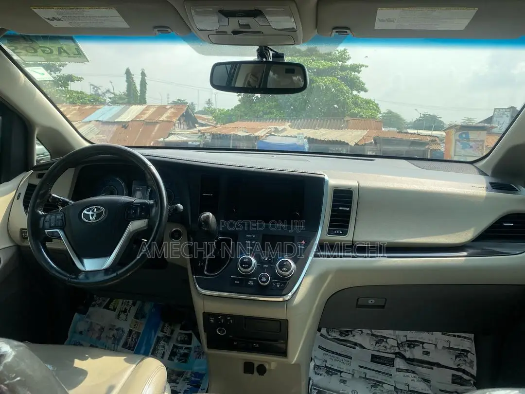Toyota Sienna 2017 Black