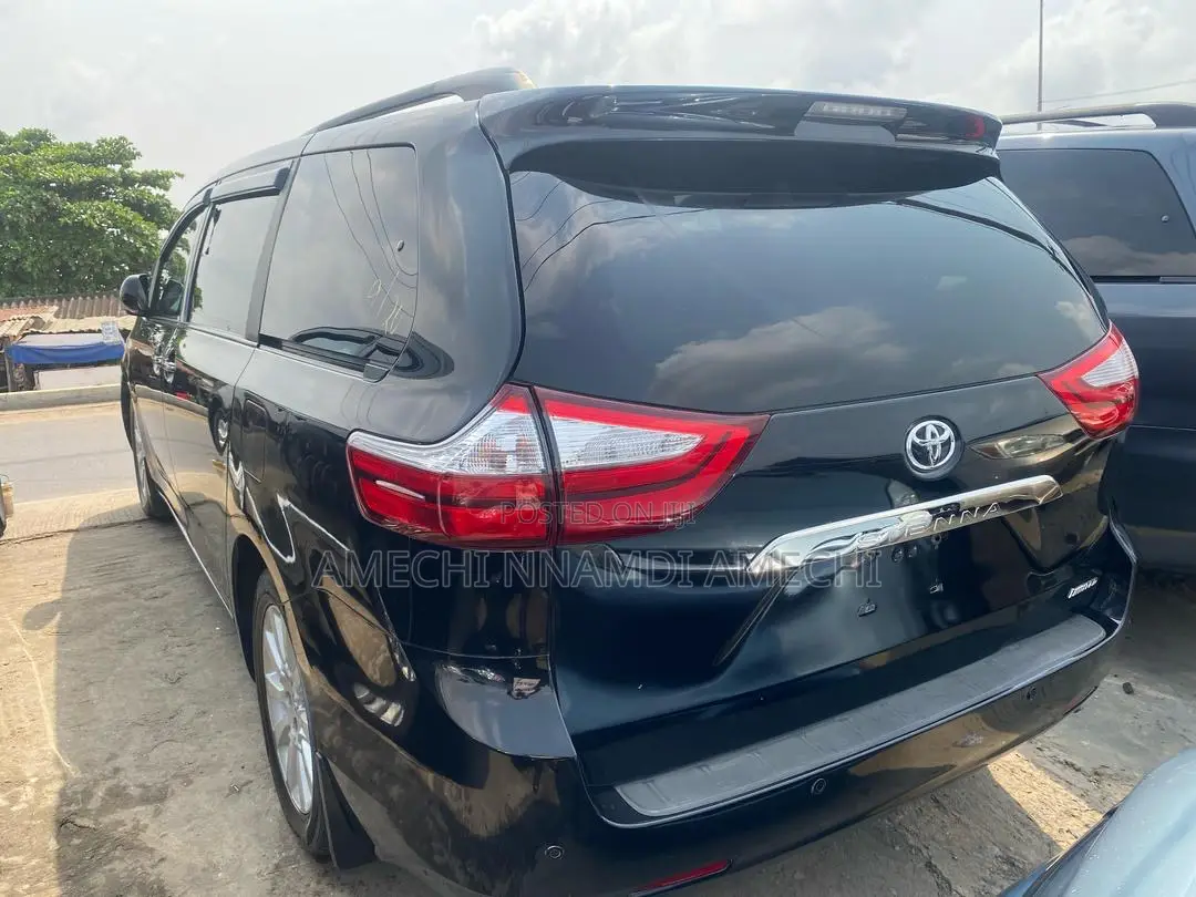 Toyota Sienna 2017 Black