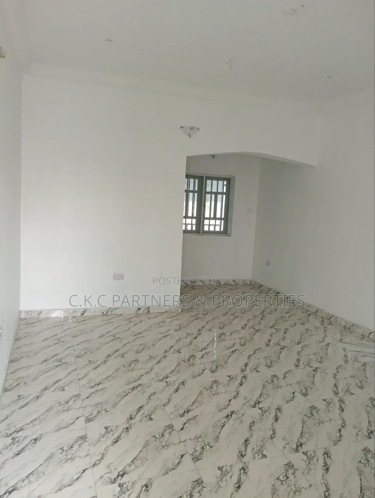 A Luxury Exclusive 2 Bedroom Flats 4rent in Rumuodumaya