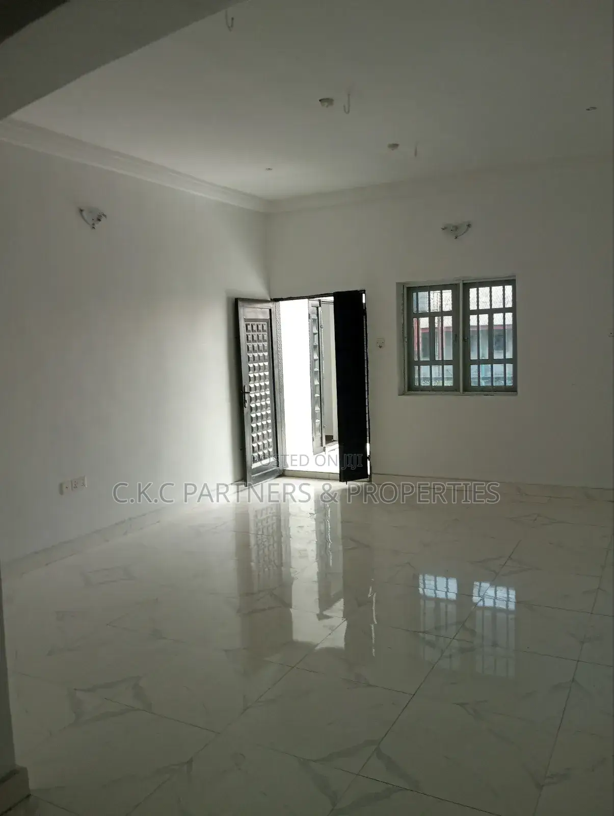 A Luxury Exclusive 2 Bedroom Flats 4rent in Rumuodumaya
