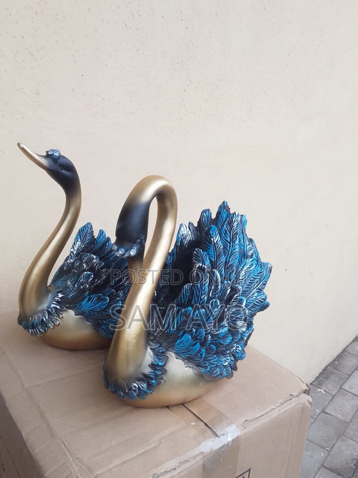 2 Piece Swan Resin Figurine Deco Statue