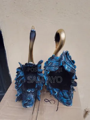 2 Piece Swan Resin Figurine Deco Statue