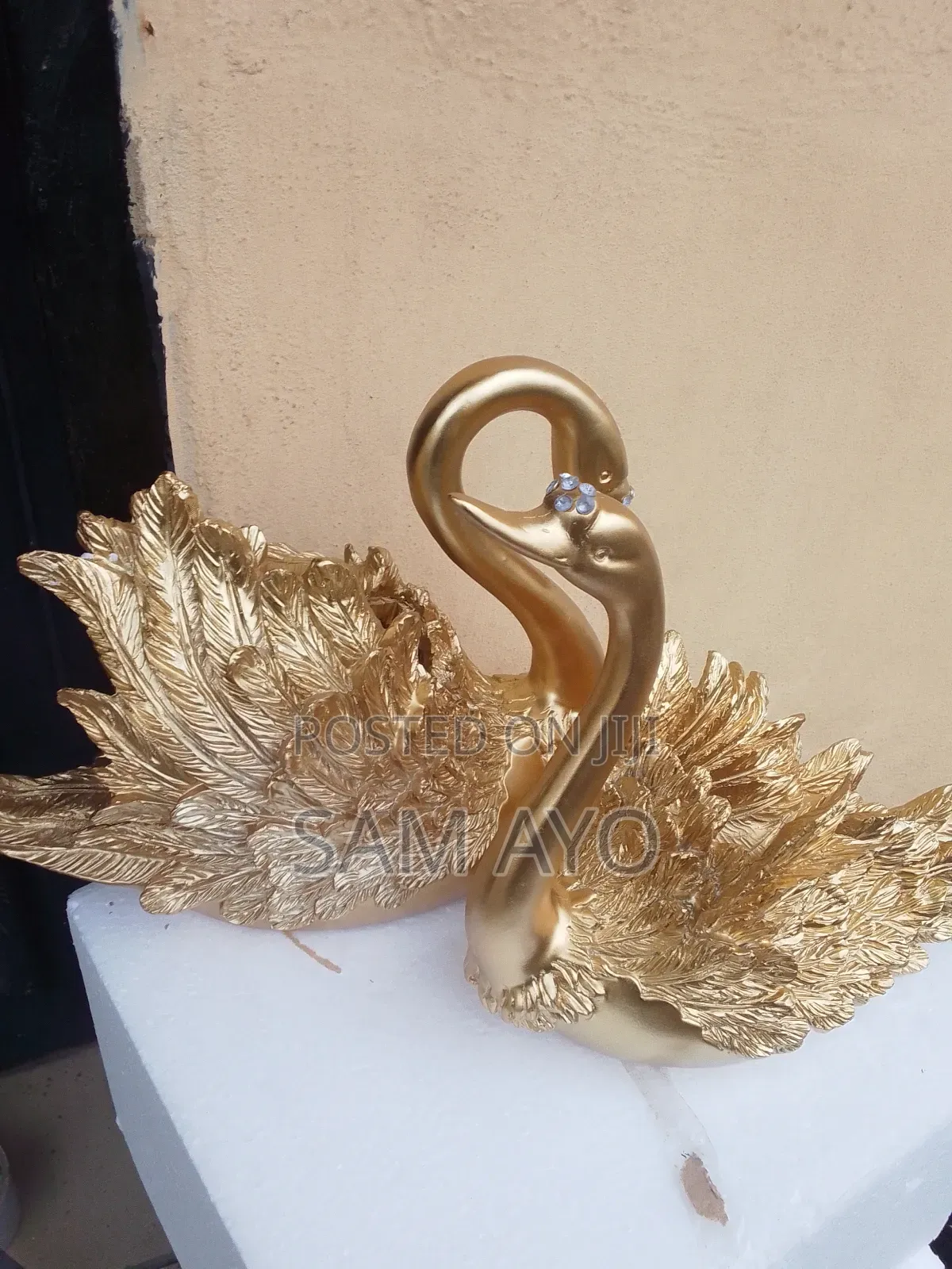 2 Piece Swan Resin Figurine Deco Statue