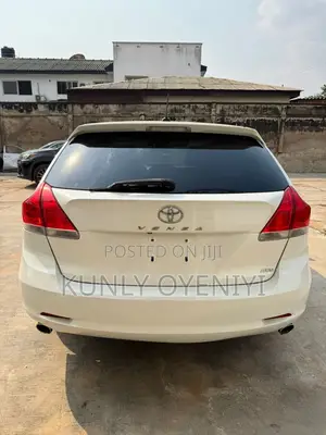 Toyota Venza V6 AWD 2010 White