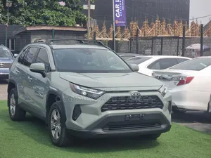 Toyota RAV4 XLE FWD 2023 Green