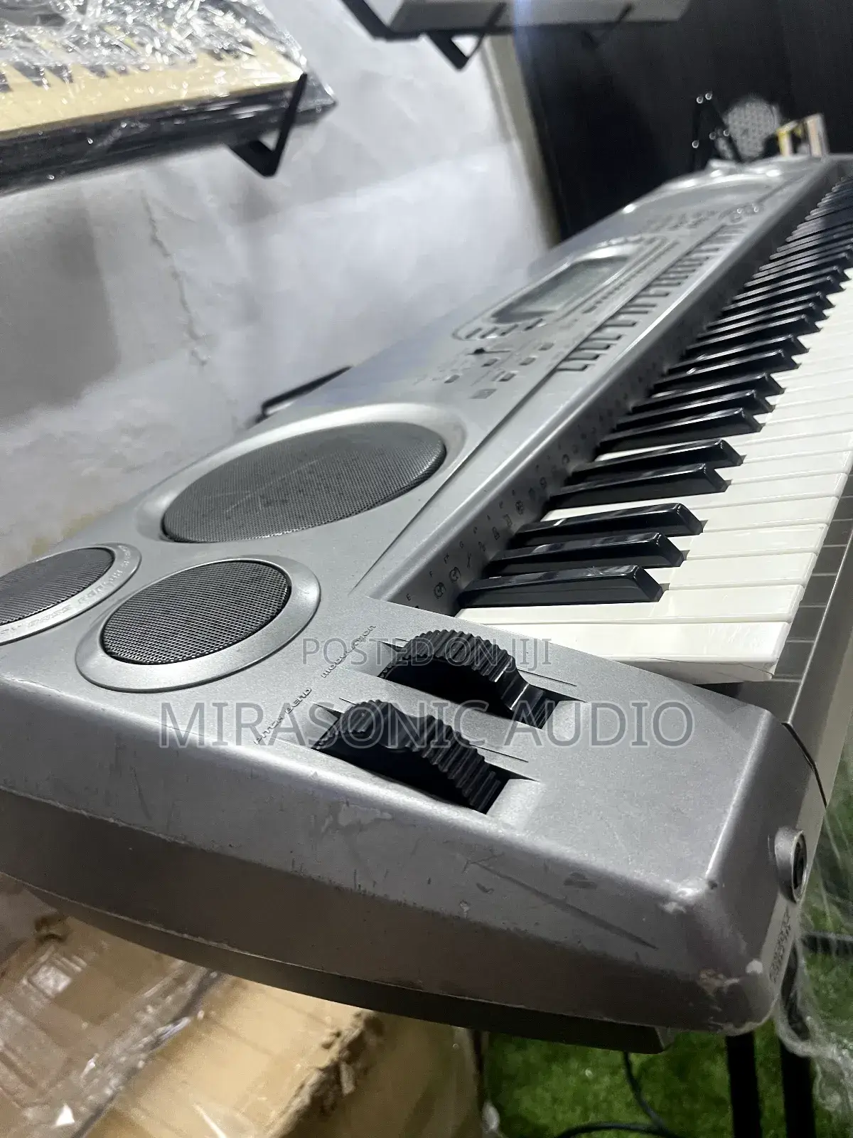 Casio WK1630 6 Octaves Keyboard 76 Keys