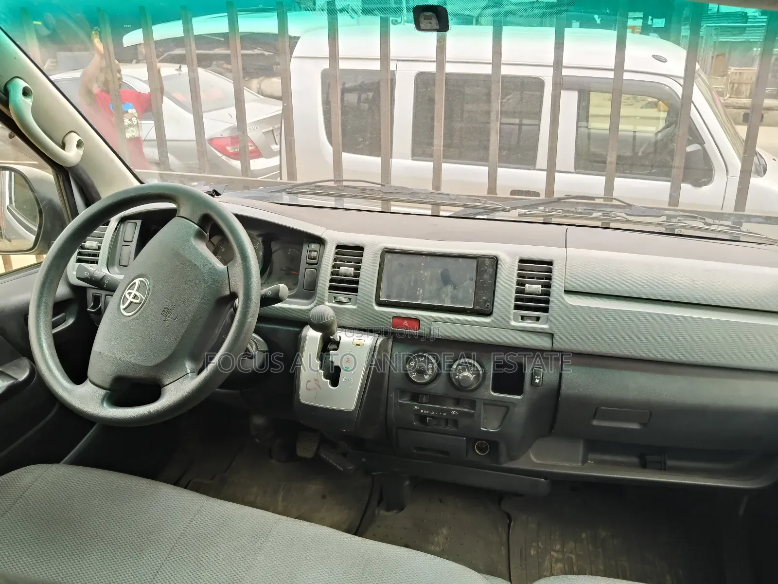 Toyota HiAce 2012 Silver