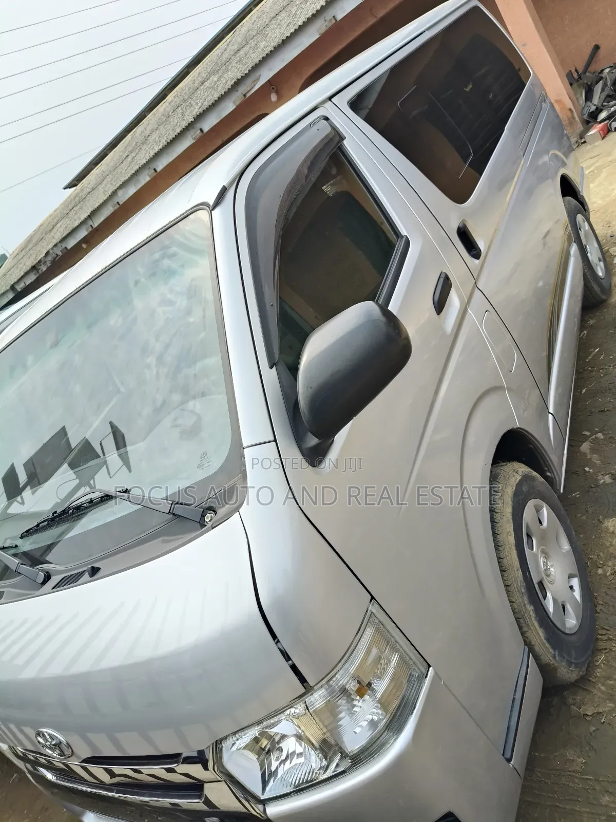 Toyota HiAce 2012 Silver