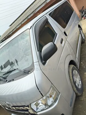 Toyota HiAce 2012 Silver