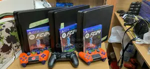 Playstation 4 Slim With Fc24 Disc and 1 Pad