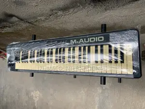 Photo - M Audio Midi Durable 61keys Keyboard
