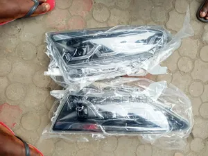 Toyota Highlander Headlamp Set Three Torch 2012 Model