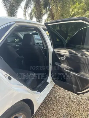 Toyota Camry SE 4dr Sedan (2.5L 4cyl 6A) 2016 White
