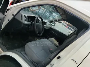 Toyota HiAce 2018 White
