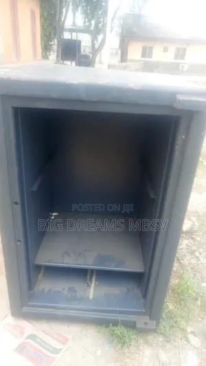 Manual And Digital Fireproof Safe Repair