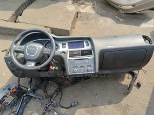 Complete Volkswagen Audi Q7 Steering and Dashboard